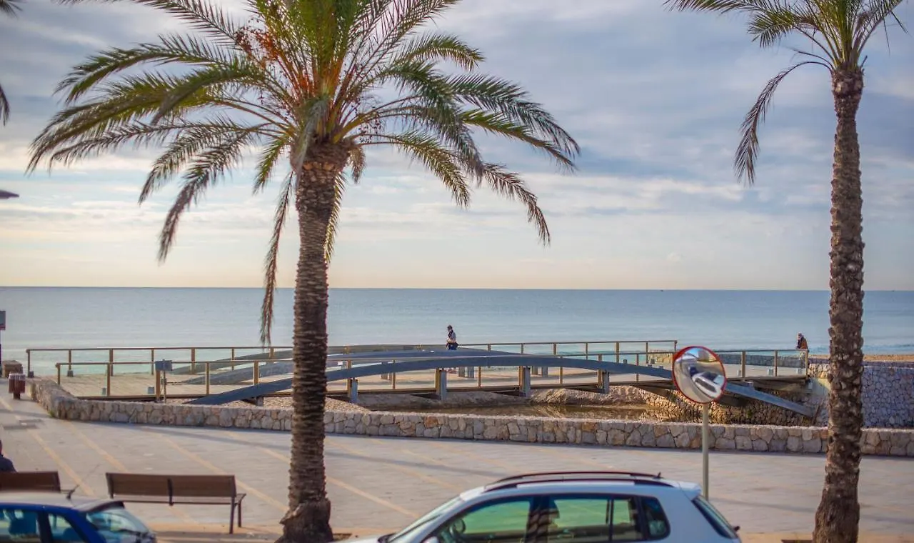 R139 Beachfront Apartment Guillem Calafell
