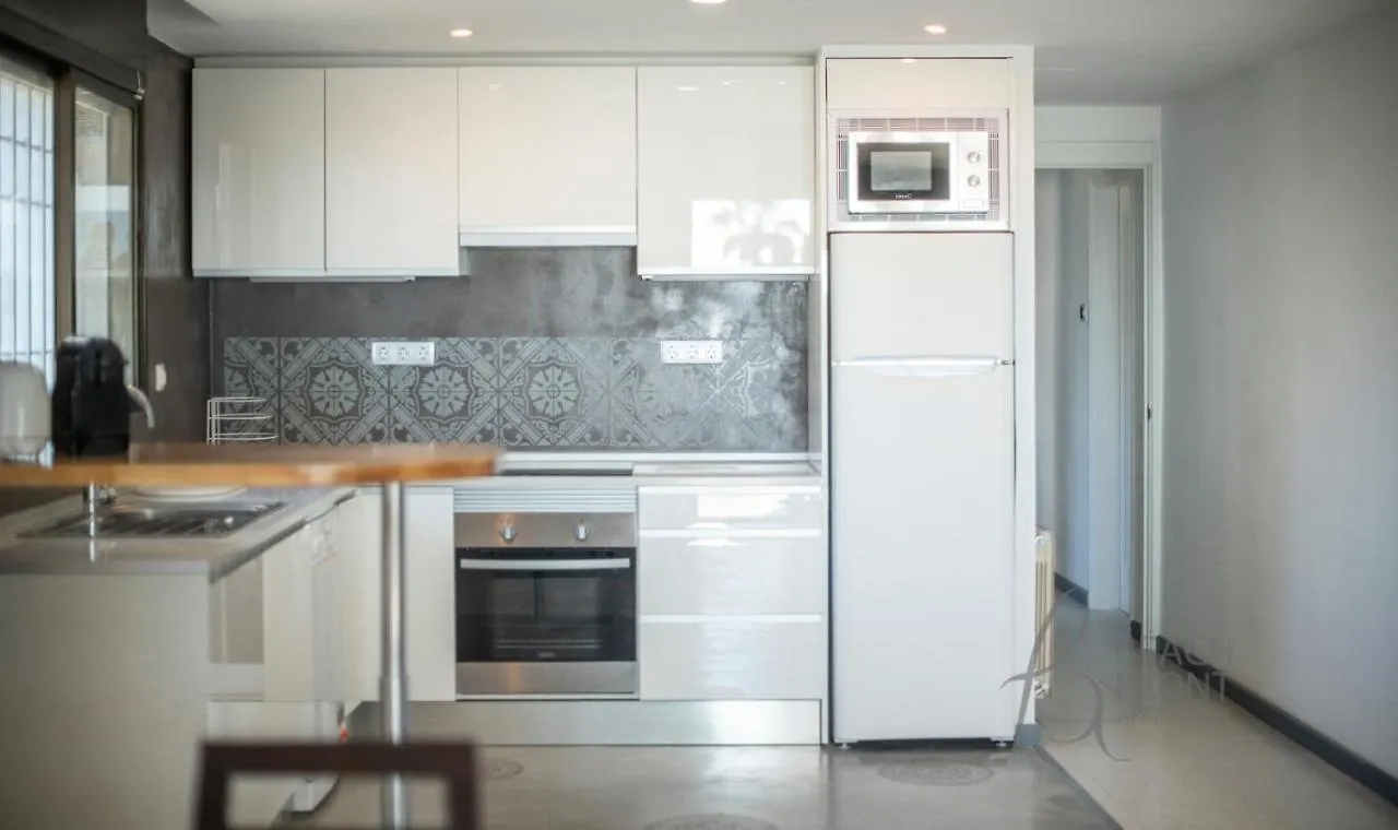 R139 Beachfront Apartment Guillem Calafell