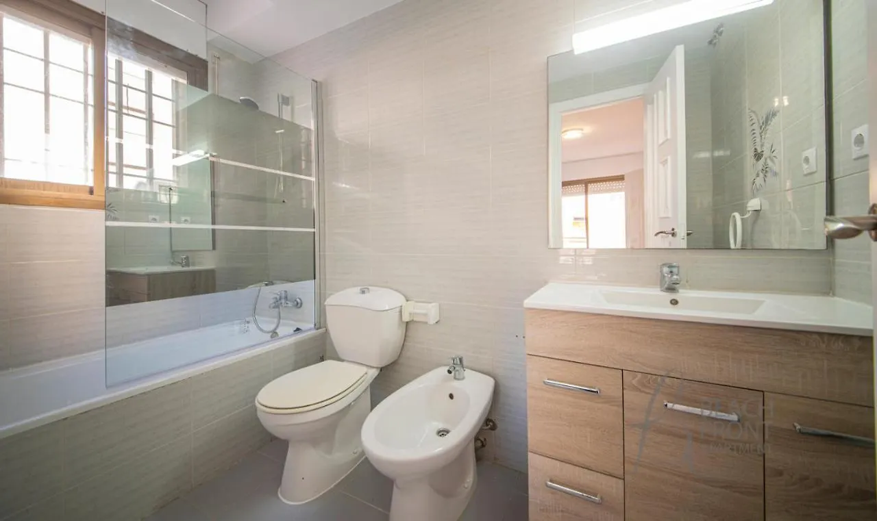 R139 Beachfront Apartment Guillem Calafell